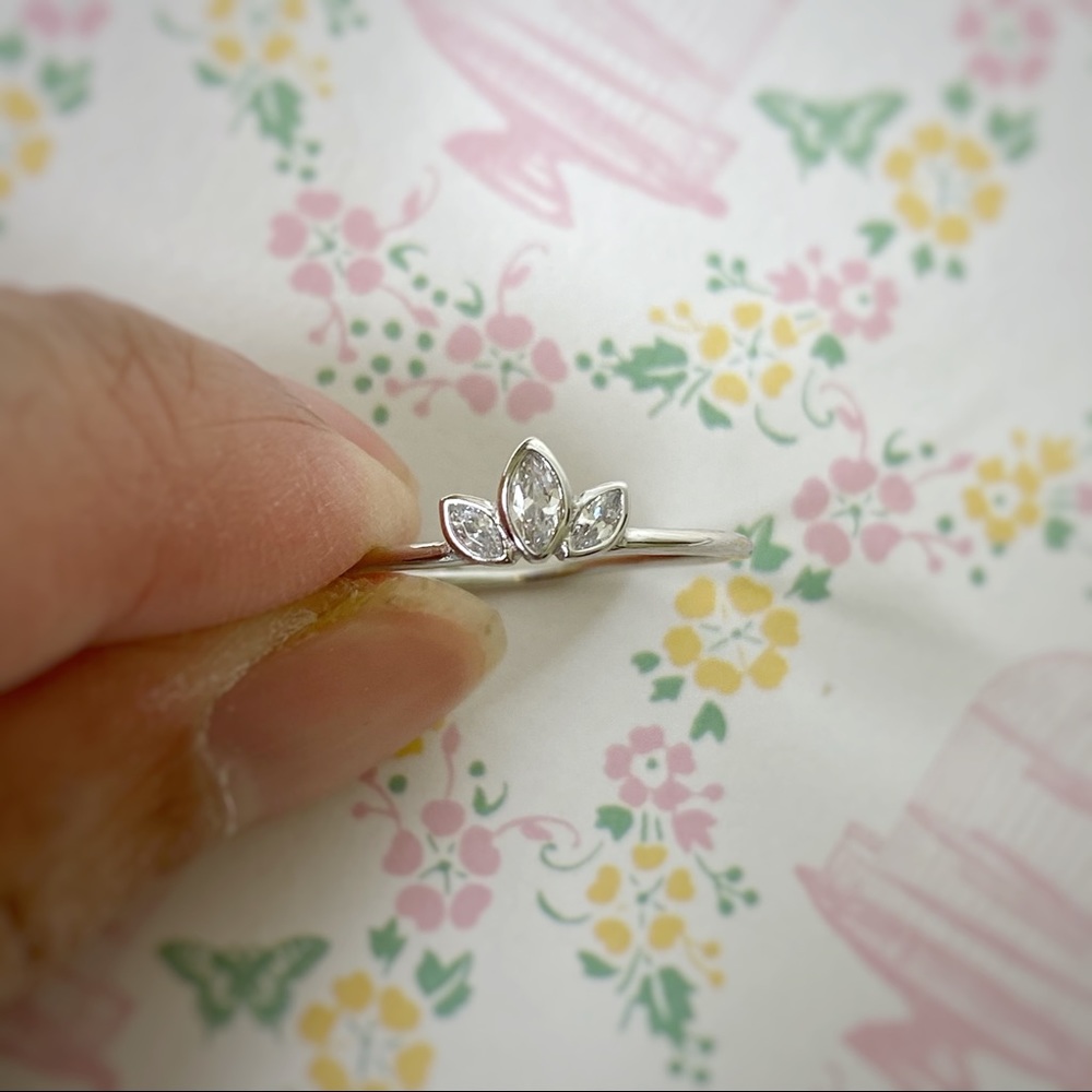 Dainty Leaf Tiara Marquise Crystal Silver Ring 6 - Picture 2 of 5